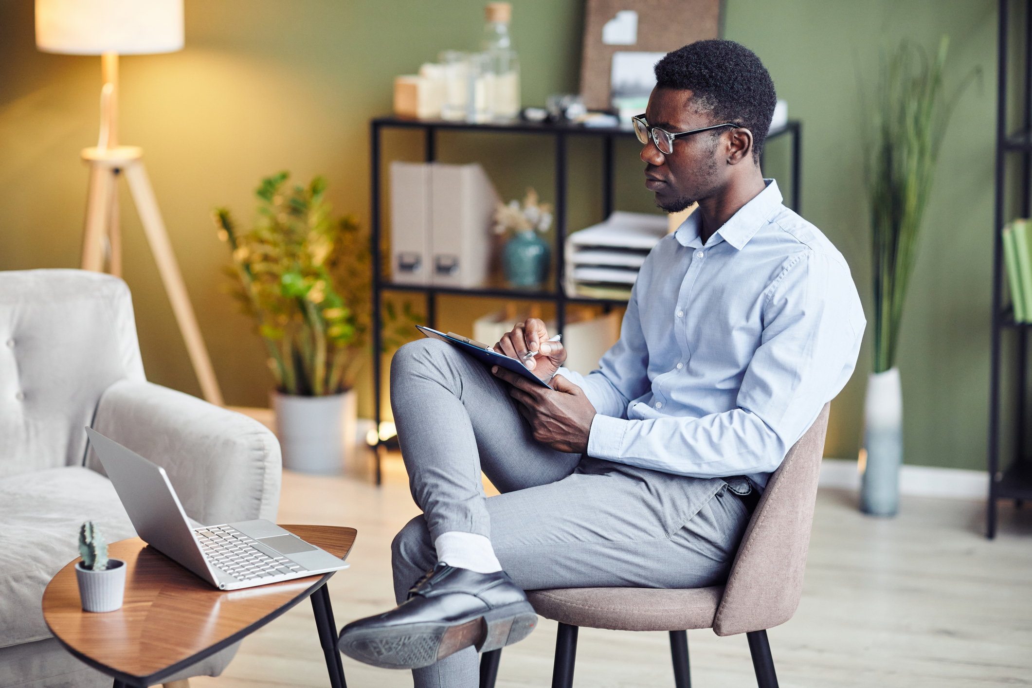 Serioius young therapist asking client in virtual therapy to give more details about concerns with narcissistic fathers and  abusive families.